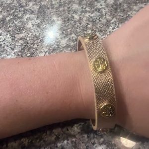 Tory Burch Stud Logo Leather Wrap Bracelet in Gold.